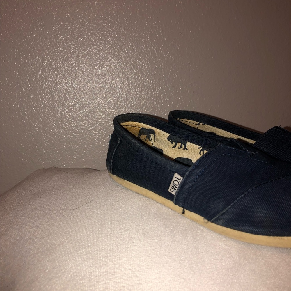 NAVY BLUE TOMS